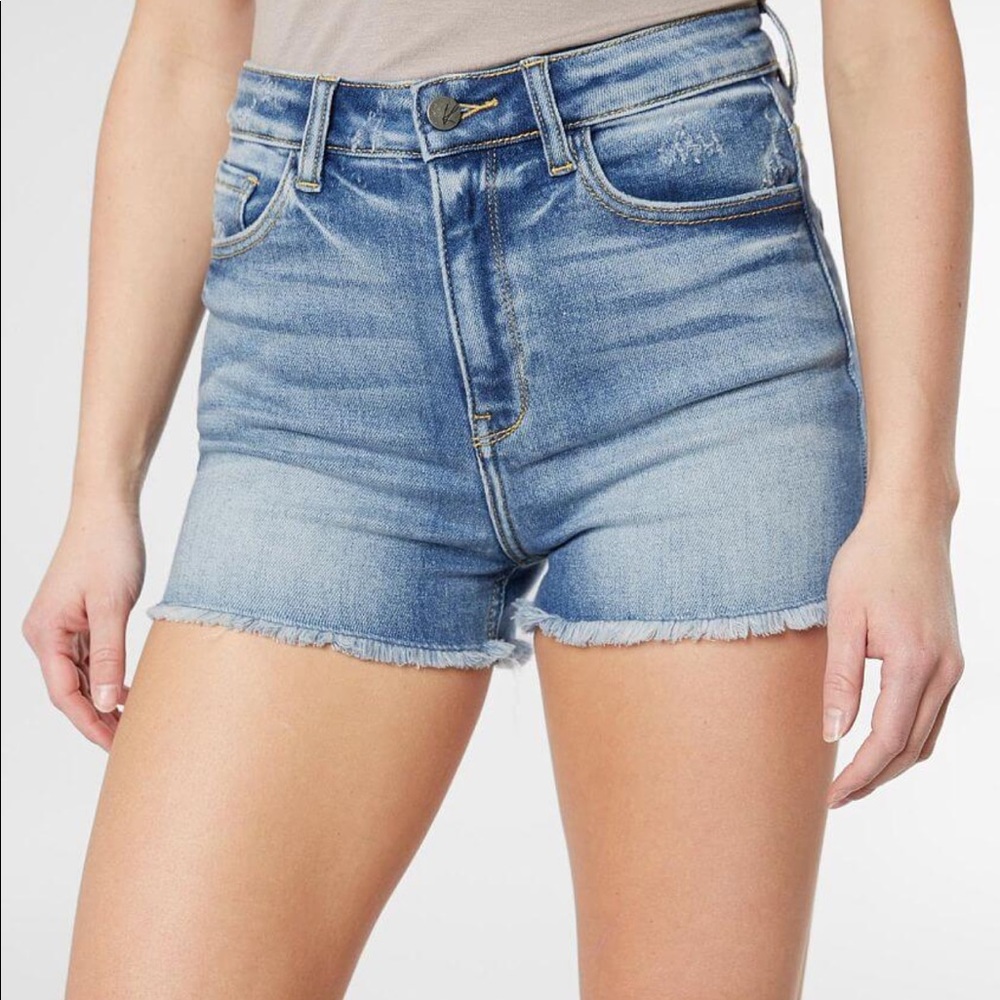 Signature Kurvy Ultra High Rise Short Size 27